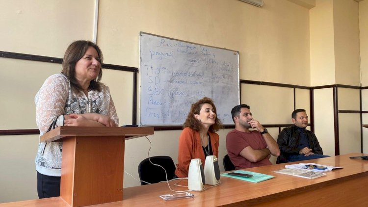    BDU-da radio aparıcıları ilə görüş keçirildi   