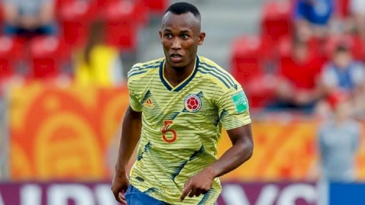    22 yaşlı futbolçu infarktdan öldü   