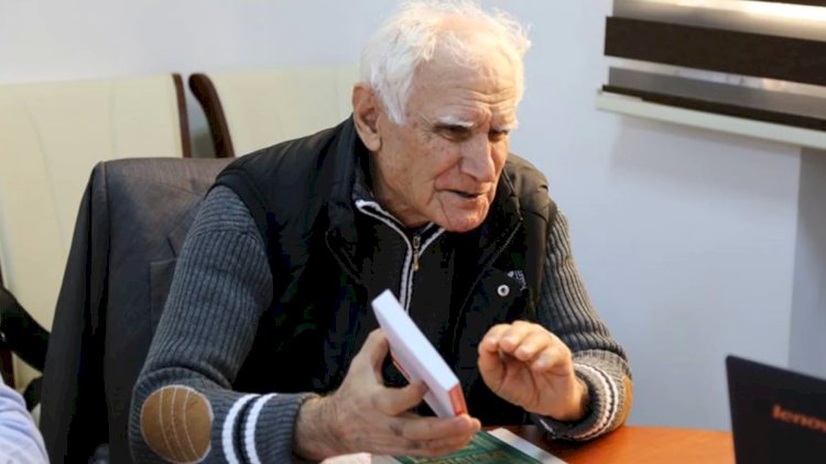    Çingiz Abdullayev kimi ibtidai diletantlar...    