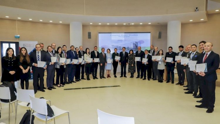    Hikmət Hacıyev xarici diplomatlara Azərbaycanın sülh gündəliyi haqqında danışdı   