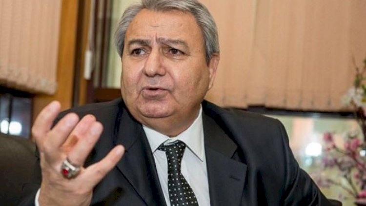    “Mikrofonu başına vuraram, cırıq-cırıq olarsan, çaqqallar yığılıb şou yaradırlar...”   