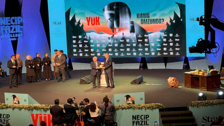    Türkiyə Prezidenti azərbaycanlı yazıçını mükafatlandırdı - Foto   