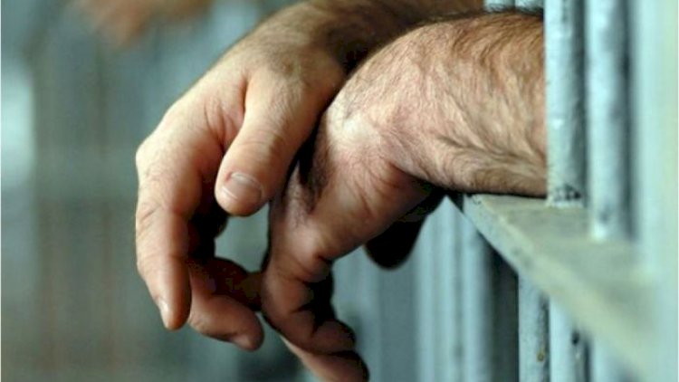    Həbsdəki qohumuna narkotik keçirmək istədi,   ələ keçdi