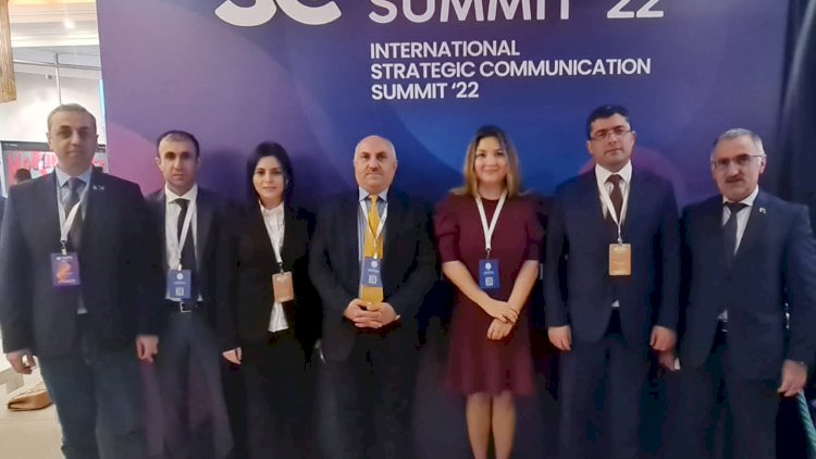    Azərbaycan nümayəndə heyəti Beynəlxalq Strateji Kommunikasiya Sammitində iştirak edir - Foto   