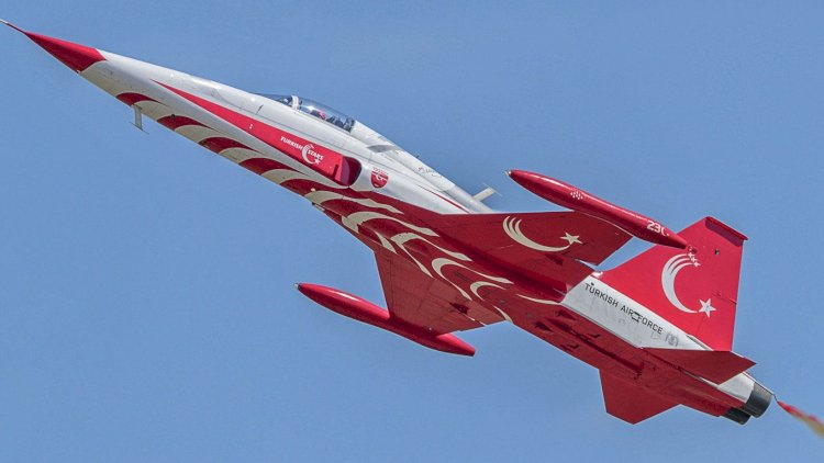    Türkiyədə təyyarə quşla toqquşdu, pilot xəstəxanalıq oldu   