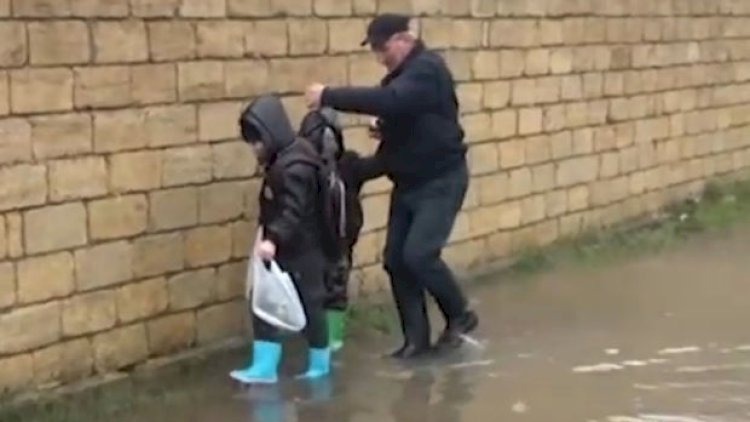    Yağışdan sonra yolları yarasız hala düşən Digah kəndindən görüntülər - Video   