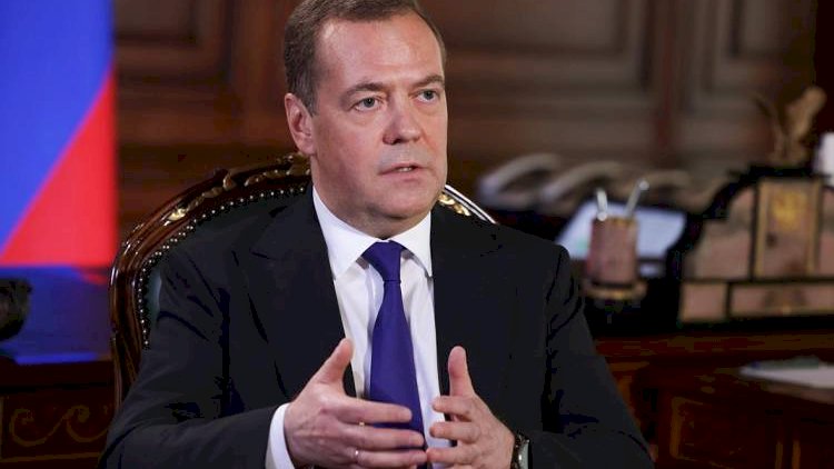   Medvedev: “Danışıqların yoxluğu bizə sərf edir“   