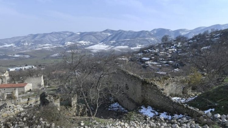    Tuğ kəndində əsir düşərgəsi, dəhşətli işgəncə   - Video 