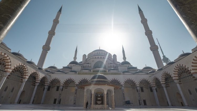    Axunddan iyrənc əməl - Məsciddə qadınla...   