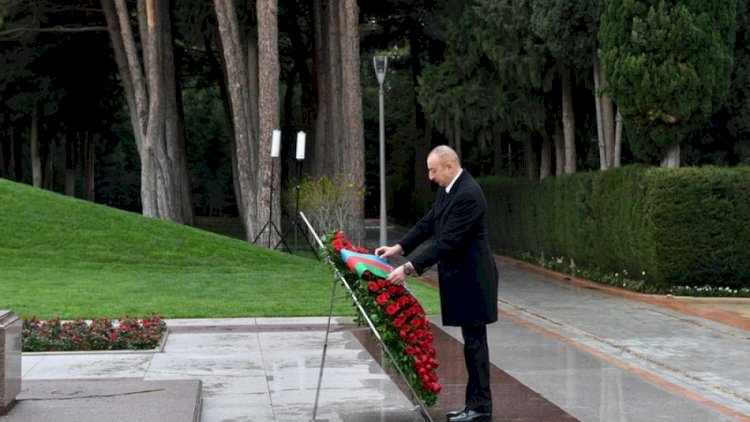    Prezident Əliyev Ulu öndərin məzarını ziyarət etdi   