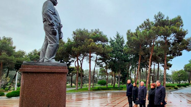    Suraxanıda Heydər Əliyevin xatirəsi anıldı - Fotolar   