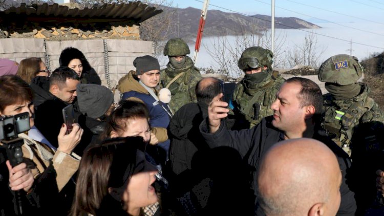    Silahlı ruslarla silahsız azərbaycanlılar üz-üzə: Qarabağda nə baş verir?   