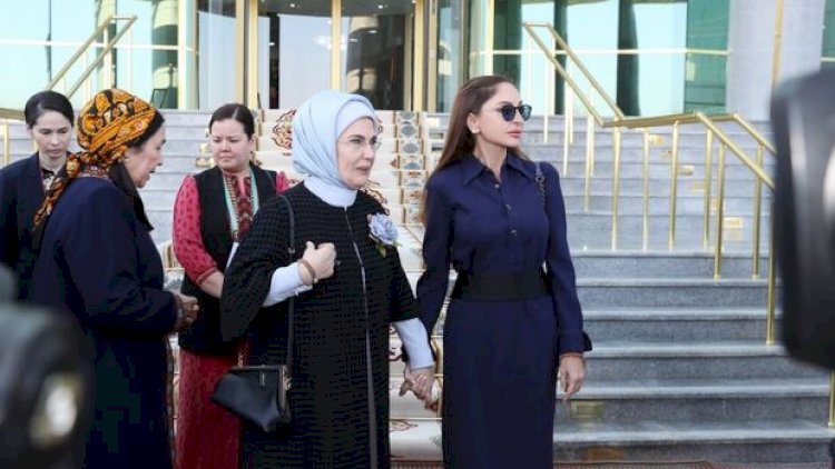    Mehriban Əliyeva Türkmənbaşı şəhərində sənət əsərlərindən ibarət sərgilərlə tanış oldu   