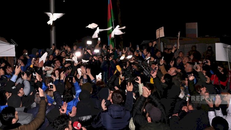    Şuşa-Xankəndi yolunda keçirilən aksiyanın iştirakçıları havaya göyərçin buraxdılar   