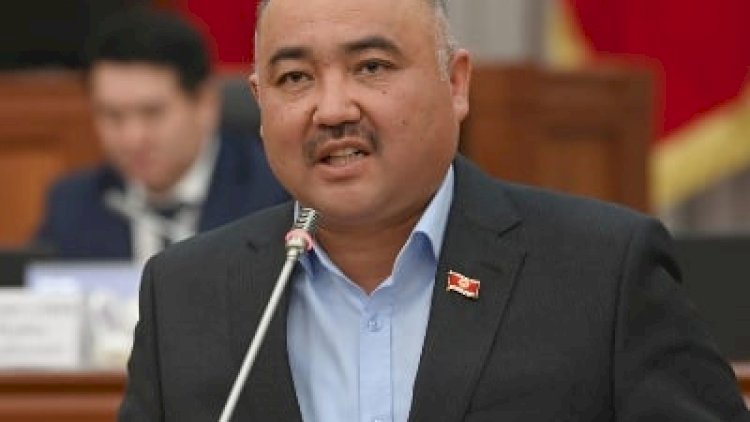    Spiker rusca danışan nazirin sözünü kəsdi   