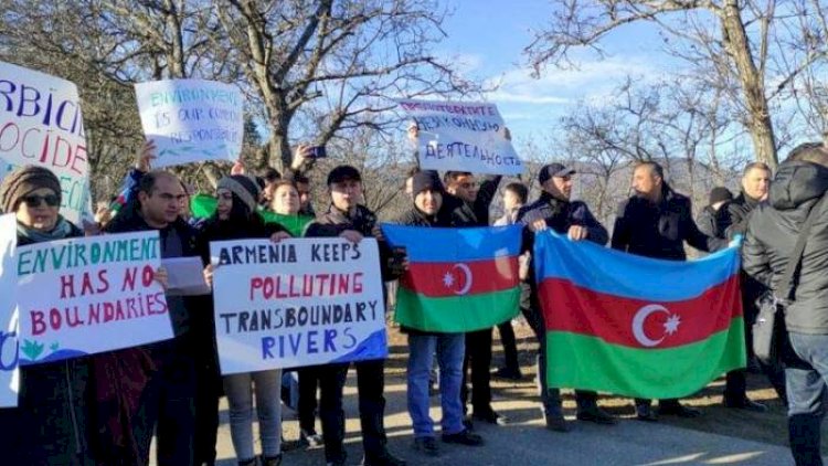    Aksiyada yeni şüar: Vardanyan rədd ol!    