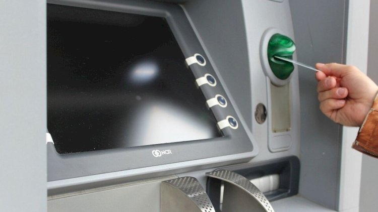    Bank kartını oğurlayan şəxs hesabdakı pulu çıxardı    