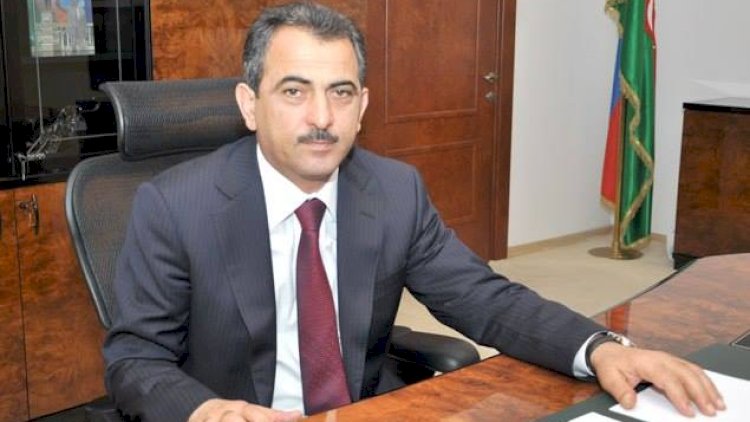    Yaponiyadan it gətirən, şəxsi çimərliyi olan məmur   