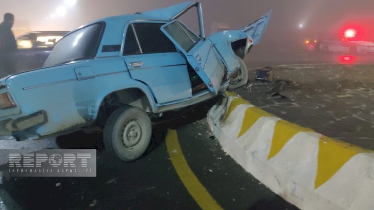    Qaxda avtomobil beton maneəyə çırpıldı, xəsarət alanlar var   