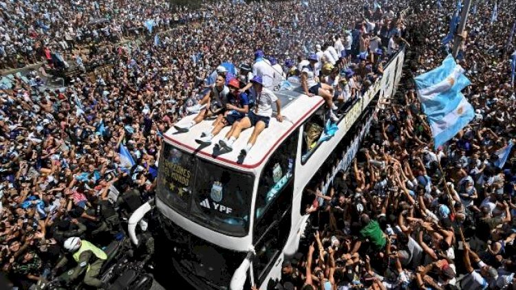    Argentinada möhtəşəm çempionluq paradı: 30-dan çox insan yaralandı   