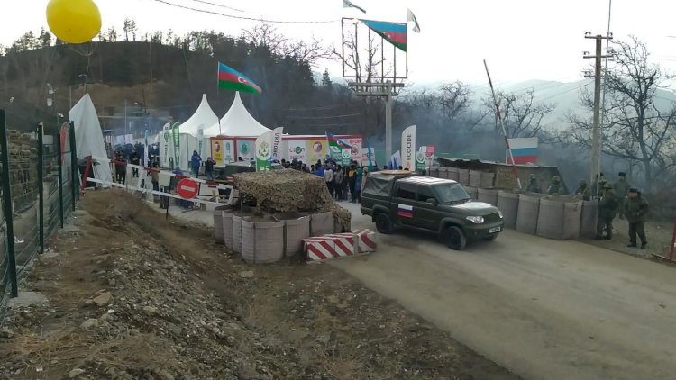    Sülhməramlıların daha 2 minik maşını Laçın yolundan maneəsiz keçdi   