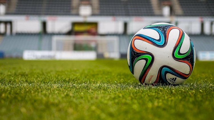    İranda tanınmış futbolçular tutuldu   