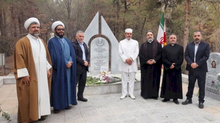    İranda mollalar ermənilərin qəbirlərini ziyarət etdilər   - FOTO