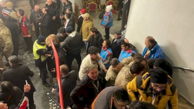    Türkiyədə filmin nümayişi zamanı tavan çökdü, yaralılar var   