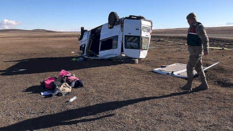    Türkiyədə şagirdləri daşıyan avtobus aşdı: Ölən və yaralılar var - FOTO   