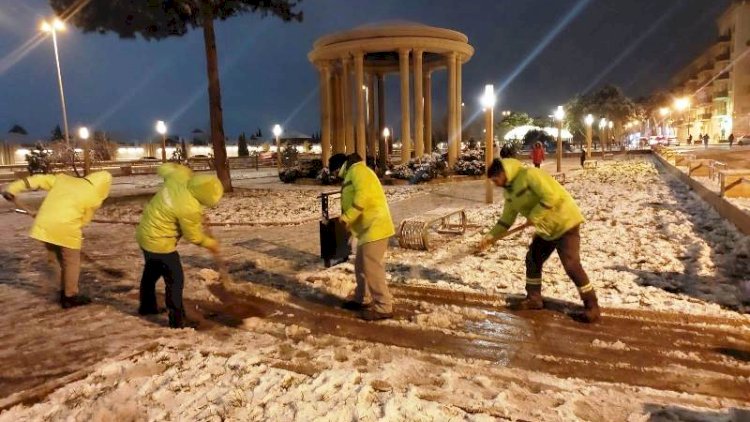    Bakı qardan təmizləndi, yollara duz səpildi   