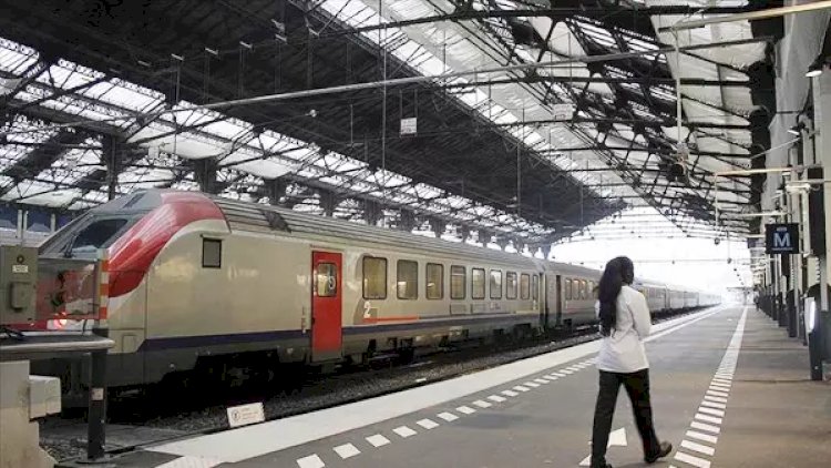    Parisdə sərnişinlərə silahlı hücum   