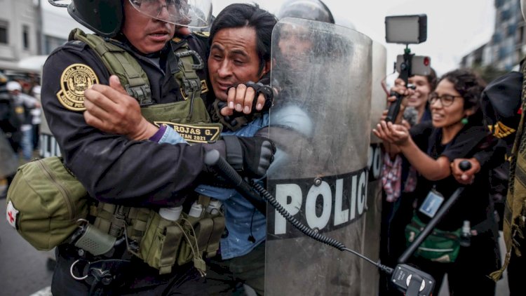    Bu ölkədə polislə toqquşmada 53 nəfər öldü   