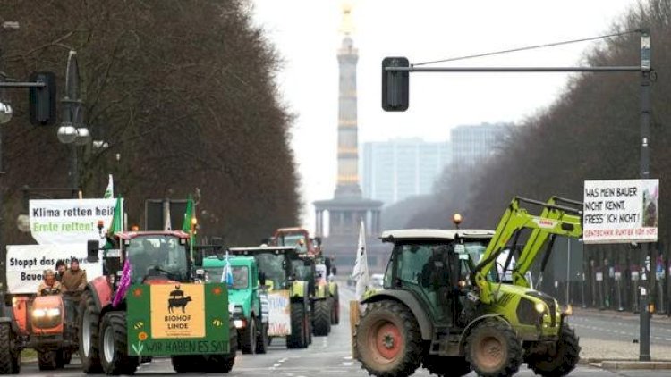    Fermerlər traktorlarını Berlinin mərkəzinə sürdülər   