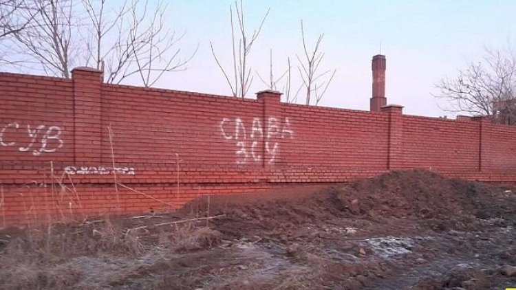    Rus ordusunun kazarmasında şok yazı   
