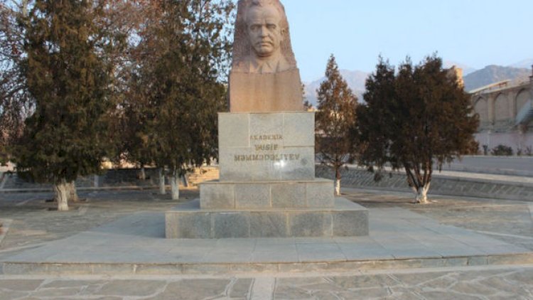   Ordubadda Yusif Məmmədəliyevin abidəsinin mərmər üzlüyü söküldü   