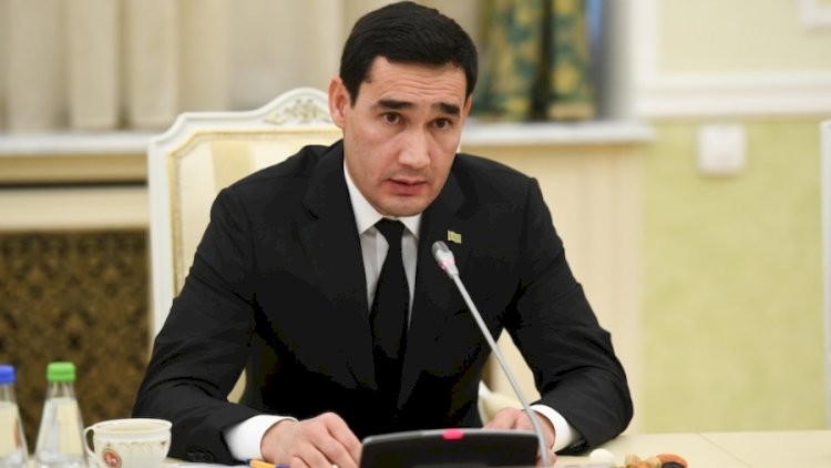    41 yaşlı prezident ordu generalı oldu   