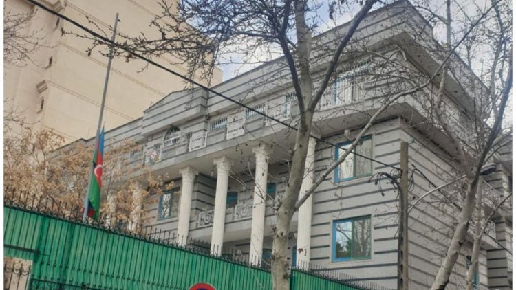    Azərbaycanın İrandakı səfirliyinə hücum olub -   1 nəfər ölüb, 1 nəfər yaralanıb