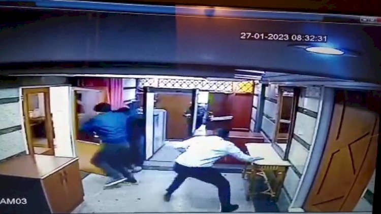    Səfirliyə silahlı hücumun ŞOK görüntüləri    