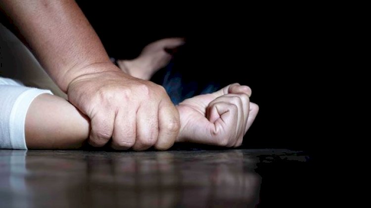    Sevgilisinin əl-ayağını bağlayıb, 14 yaşlı qızını zorladı - Təfərrüat   