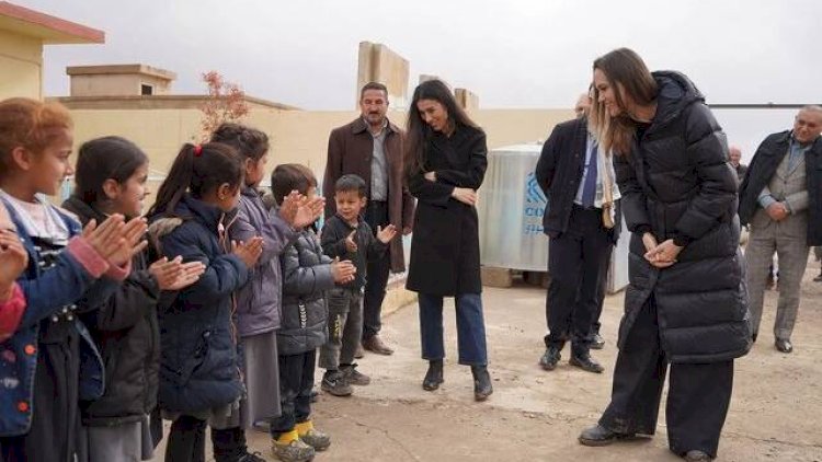    Ancelina Coli İraqa getdi   