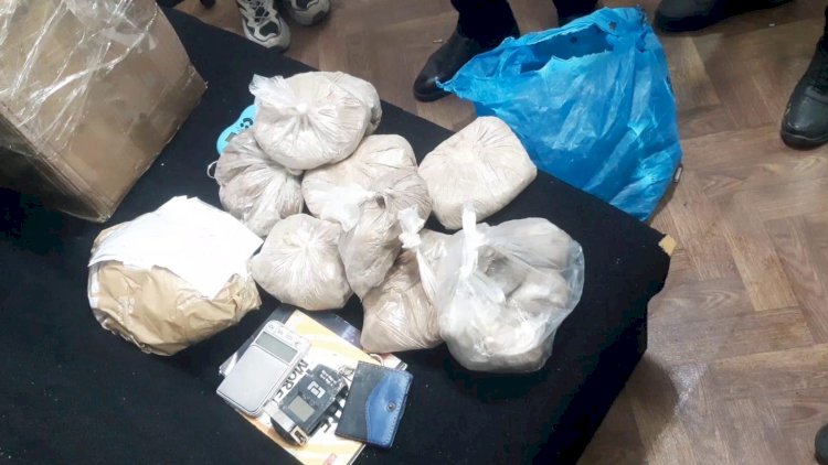    Gözəllik salonunda narkotik və saxta dollar aşkarlandı   
