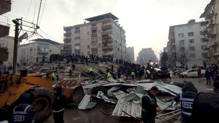    Dağıntılar altında qalanlar arasında futbolçu da var   