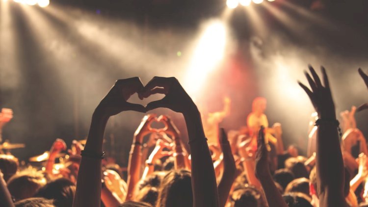    Azərbaycanlı məşhurlar zəlzələyə görə konsertlərini təxirə saldılar   