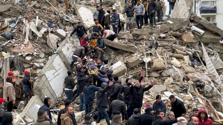    Türkiyədə zəlzələdə ölənlərin sayı 3 703-ə çatdı   