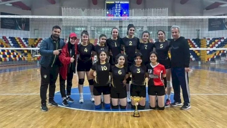    İki qadın voleybolçu zəlzələdə həlak oldu   