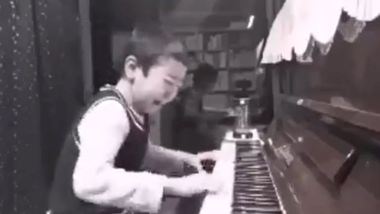    Bu azyaşlı ifası ilə ürəkləri fəth etdi - Video   