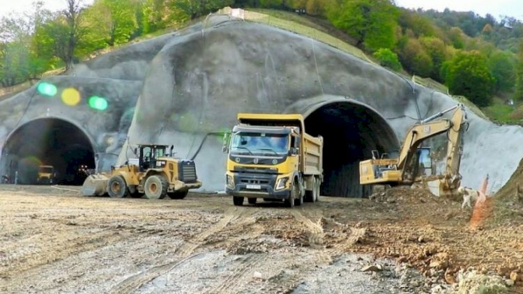    Kəlbəcərdə tunel tikintisi zamanı türkiyəli fəhlə dünyasını dəyişdi   