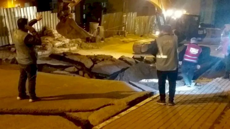   İstanbulda yol çökdü, sakinlər təxliyə edildi   