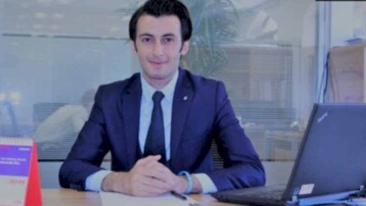    Gənc YAP-çı “Paşa Bank” və Gənclər Fonduna “atıb” -QALMAQAL   