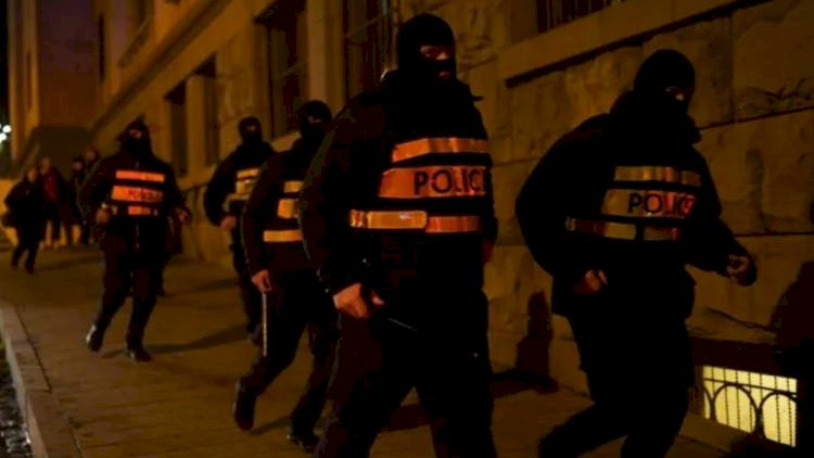    Gürcüstan parlamentinin içində və çölündə dava düşdü   